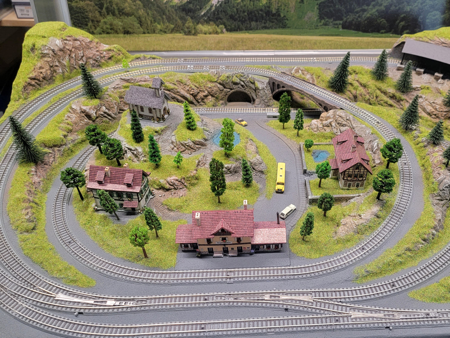 NOCH 880088 Z Scale Deluxe "Meran" Briefcase Layout w/EMTZ Structures 32" x 22" x 6"