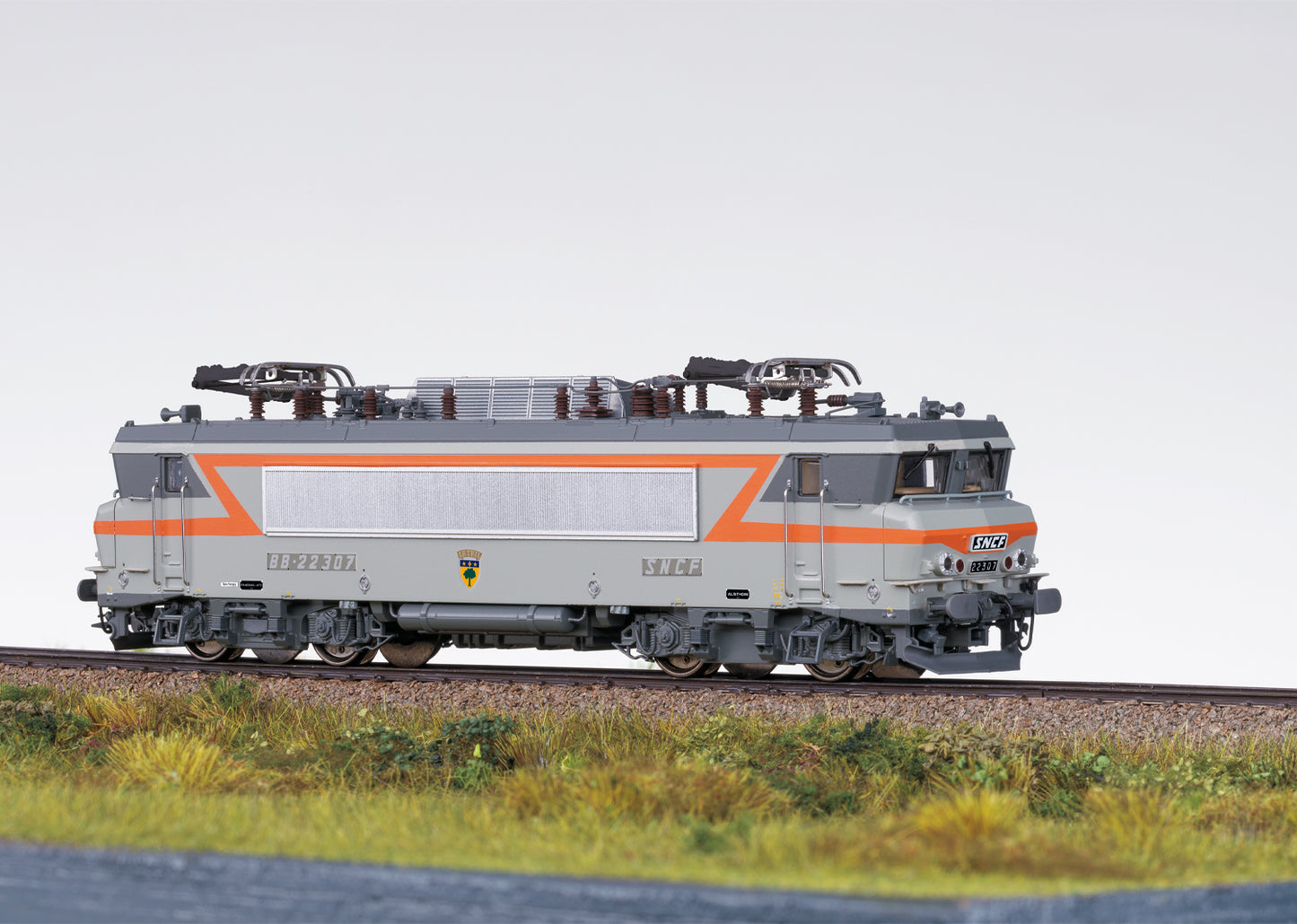 Trix HO 25163 Class BB 22200 Electric Locomotive SNCF Ep. IV Fall 2025 New Item