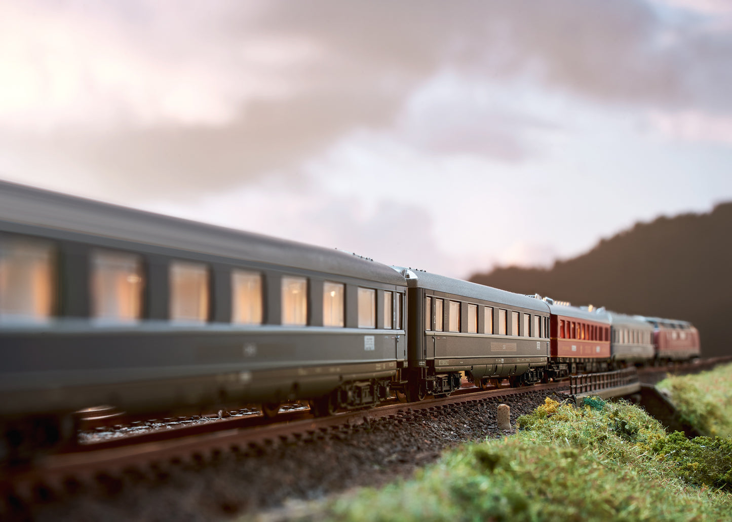 Trix N 18259 F 41 Senator Express Train Passenger Car Set 2022 New Item