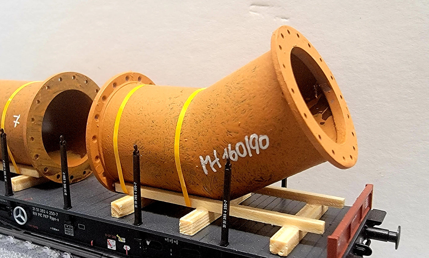 PIKO HO 58414 Stake Car PKP with Flanged Pipes 2 Piece Set 141mm / 5.5"