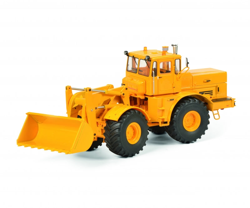 Schuco Kirovets K-700 M yellow 1:32