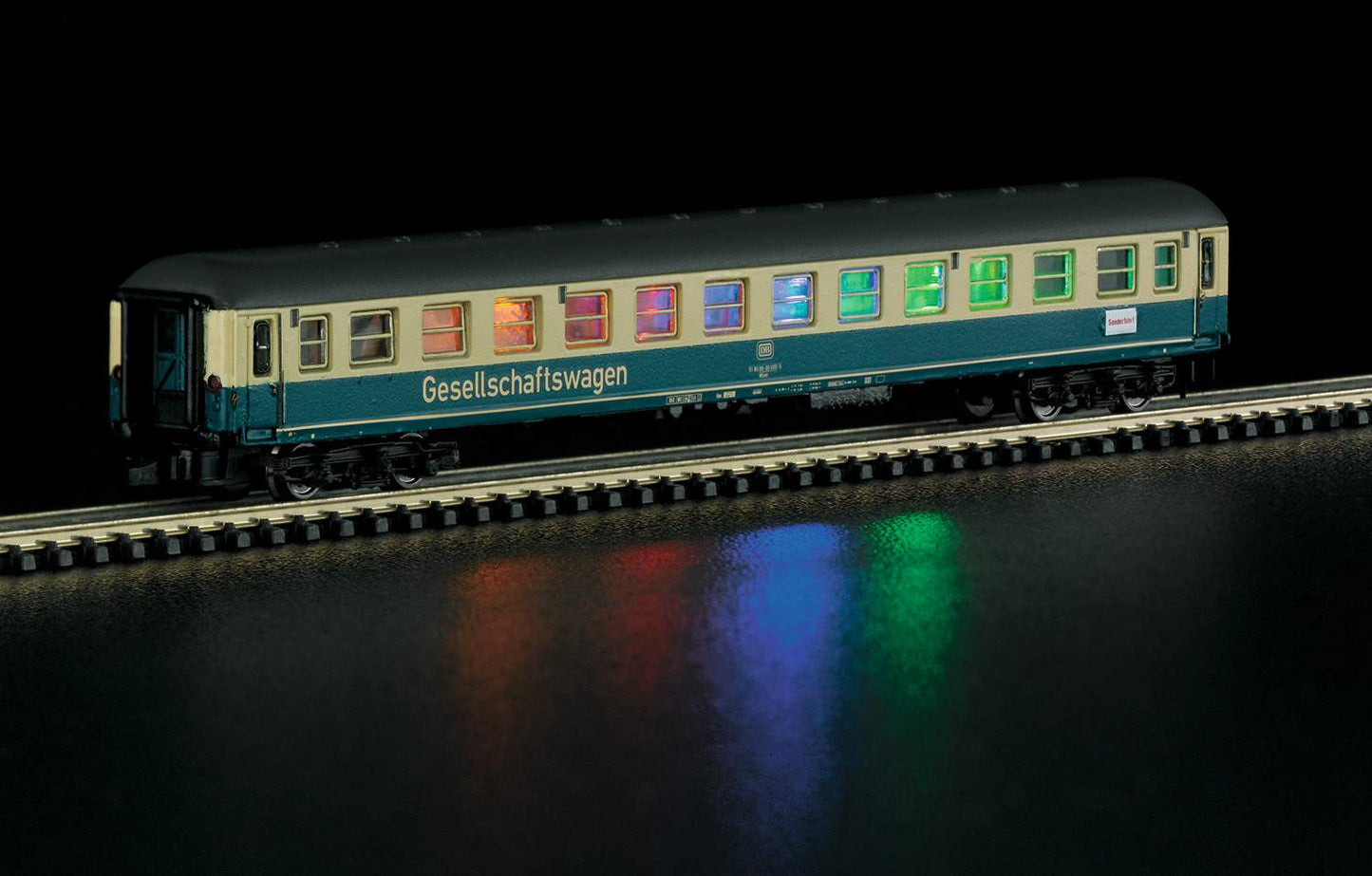 Marklin Z 87210 Passenger Car Gesellschaftswagen w/Special Effects