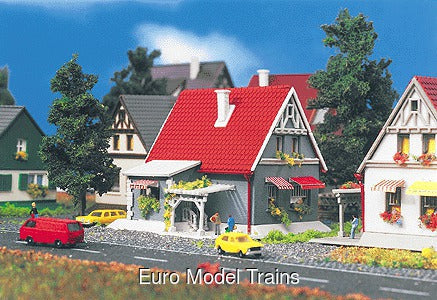 Vollmer Z 9572 Gray House w/Red Roof --