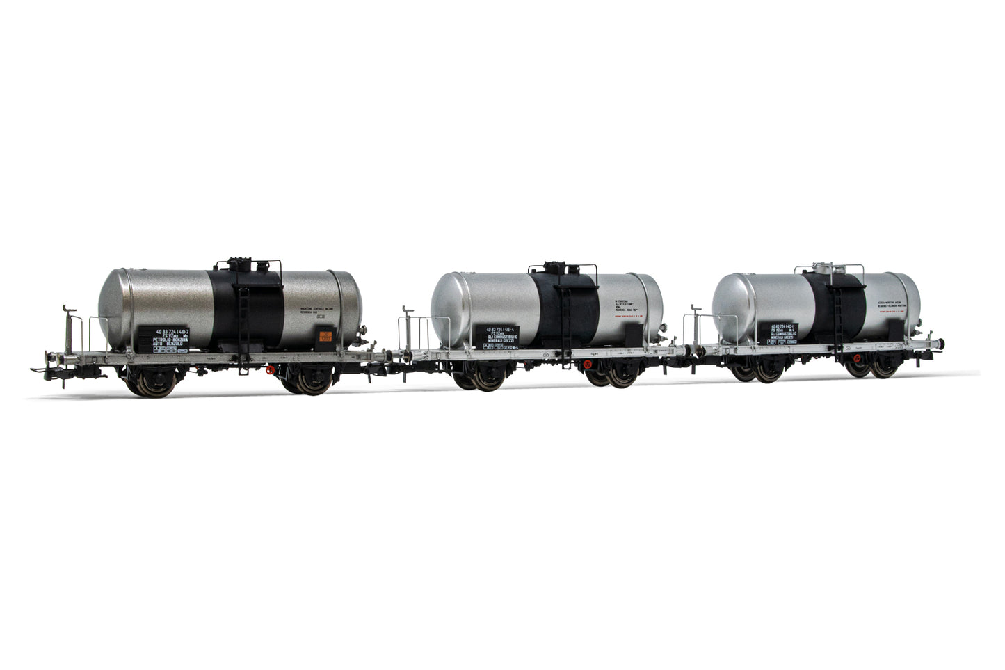 Rivarossi HO HR6517 FS 3-unit pack 2-axles tank wagons big tank w/o brakemanâs cab silver with black stripe ep. IV-V