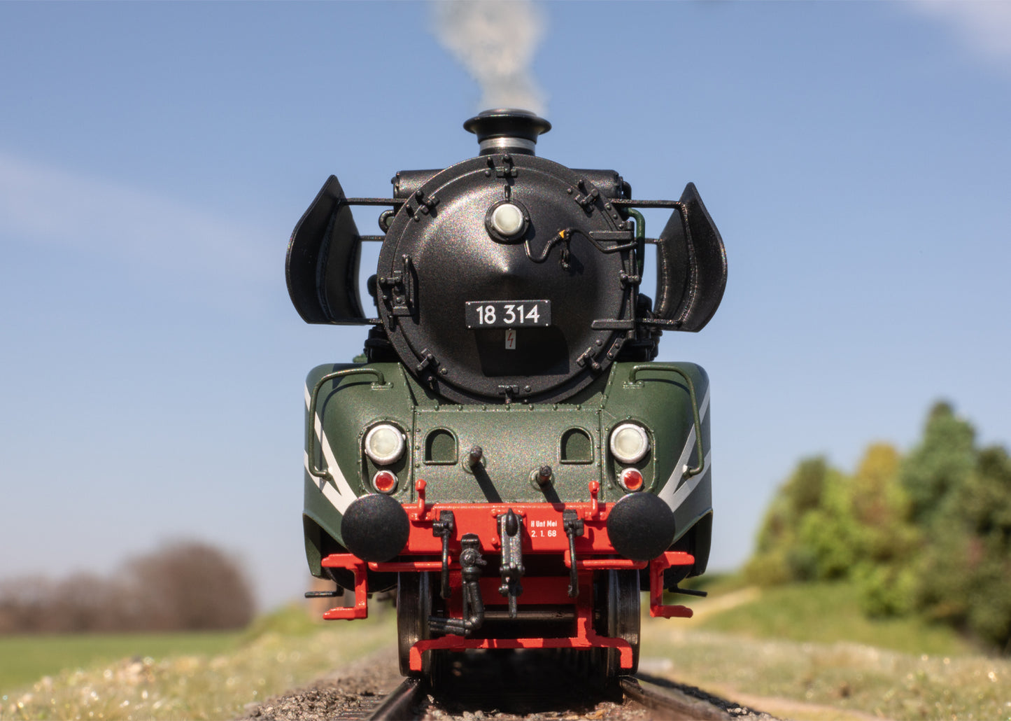Trix HO 25029 GDR Steam Locomotive cl18 314 Oil Era III  Summer 2025 New Item