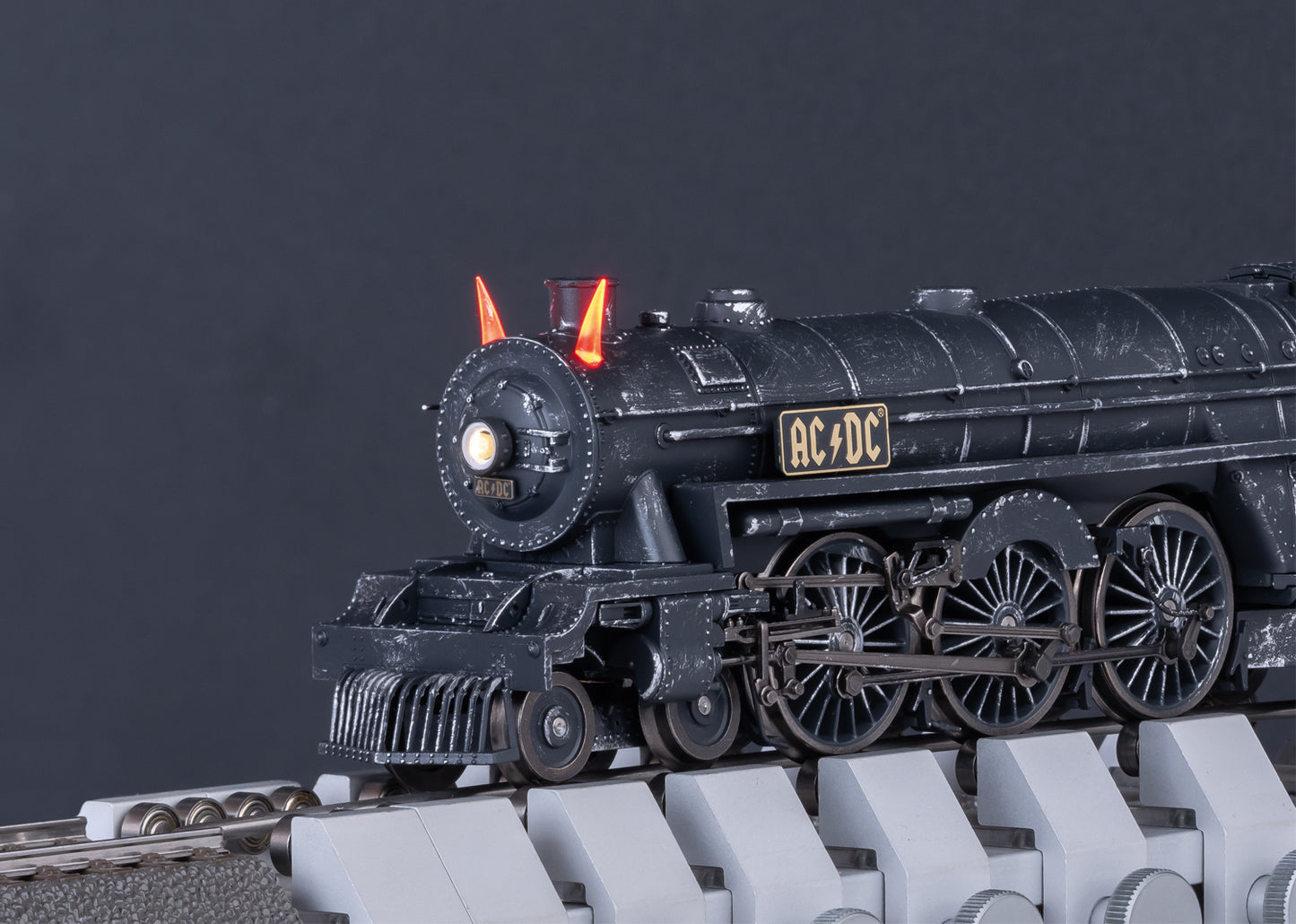 Trix HO 25492 Black Ice Steam with Tender 2026 New Item