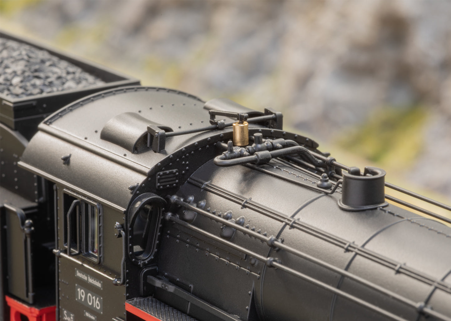 Marklin HO 38190 Steam Engine cl 19 016 DR/DDR "Saxon Pride" Dynamic Smoke