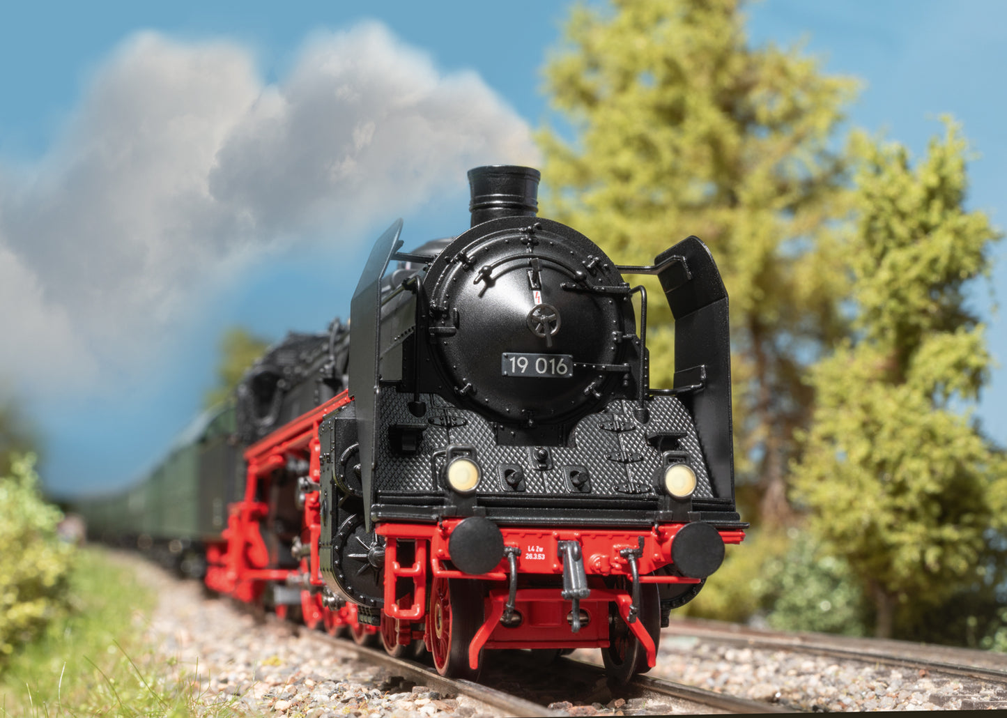 Marklin HO 38190 Steam Engine cl 19 016 DR/DDR "Saxon Pride" Dynamic Smoke