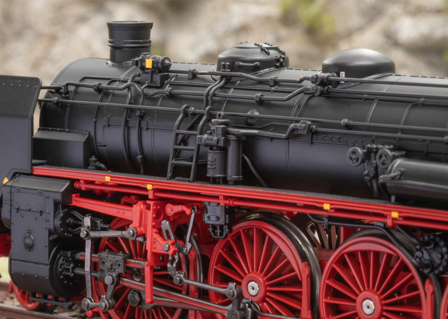 Marklin HO 38190 Steam Engine cl 19 016 DR/DDR "Saxon Pride" Dynamic Smoke