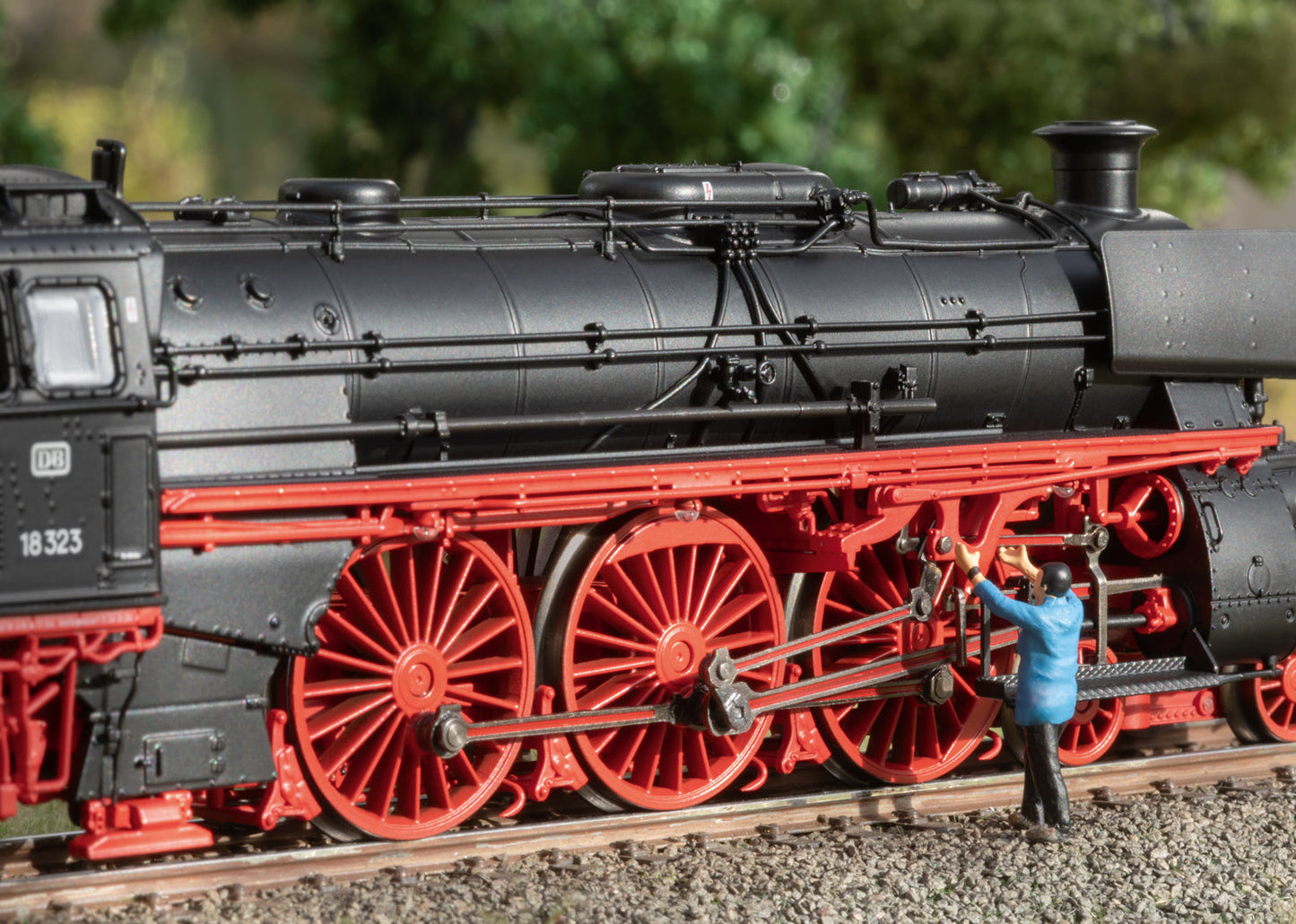 TRIX HO 25323 Steam Locomotive w/Dynamic Steam class 18 323 DB