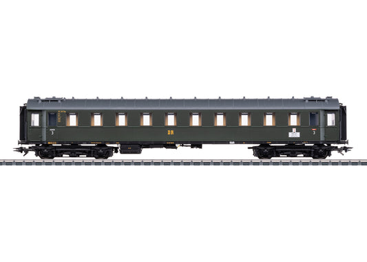 Marklin HO 42522 Express Train Car for the Class 19.0 Steam Locomotive "Saxon Pride"