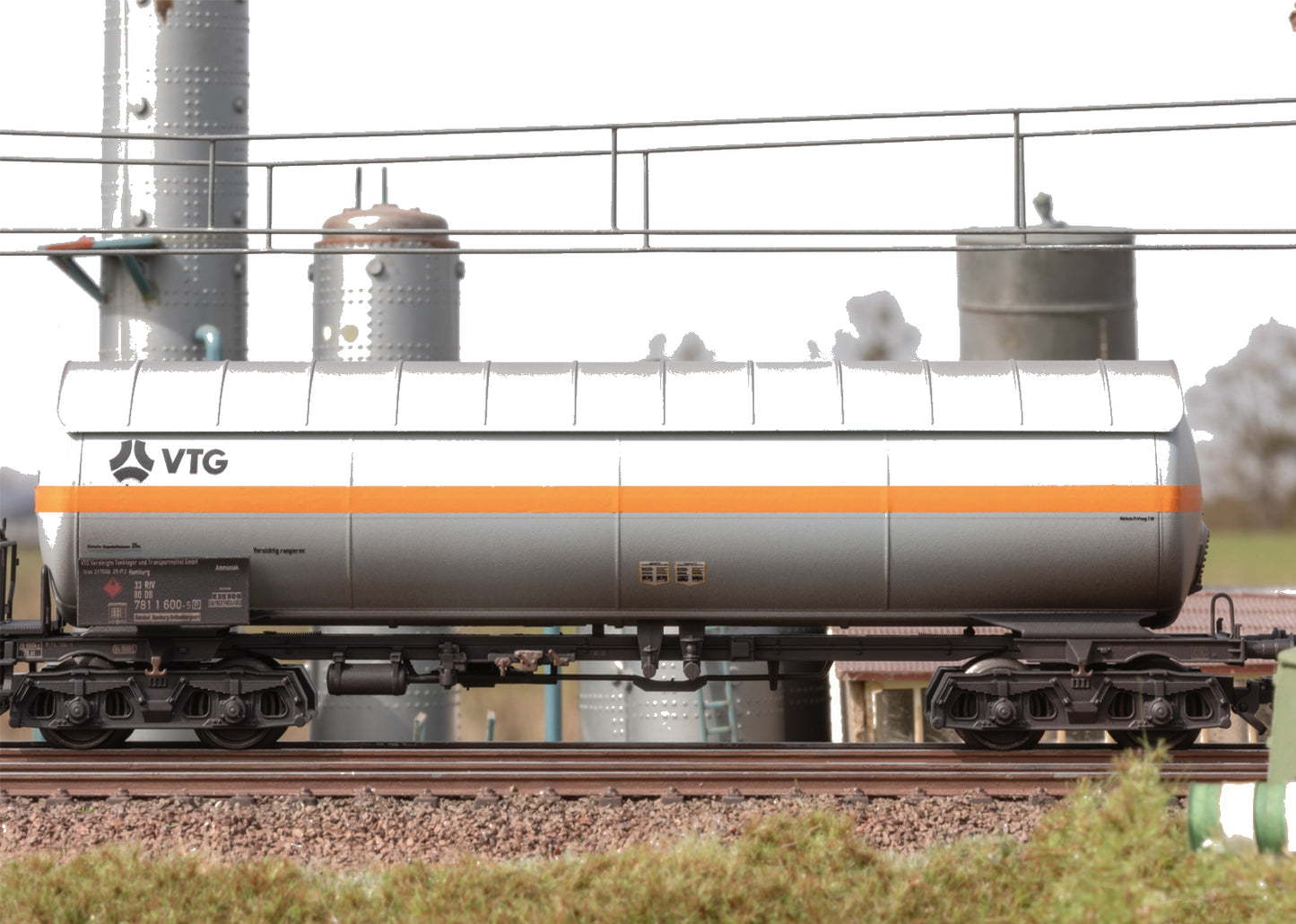 Marklin HO 48480 Gas Tank Car Set Era IV  Summer 2025 MHI New Item