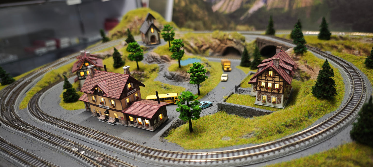 NOCH  880088 Z Scale Deluxe "Meran" Briefcase Layout w/EMTZ Structures 32" x 22" x 6"