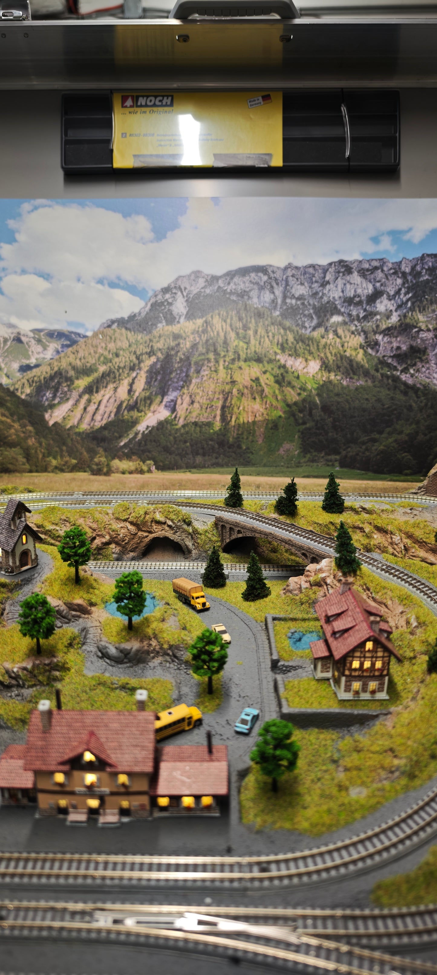 NOCH  880088 Z Scale Deluxe "Meran" Briefcase Layout w/EMTZ Structures 32" x 22" x 6"