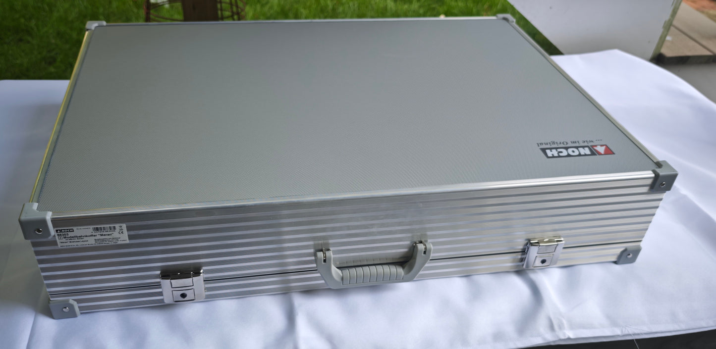 Noch Z 88303 Deluxe Two Trains Z Gauge Briefcase Layout "Meran" Enhanced 32" x 22"