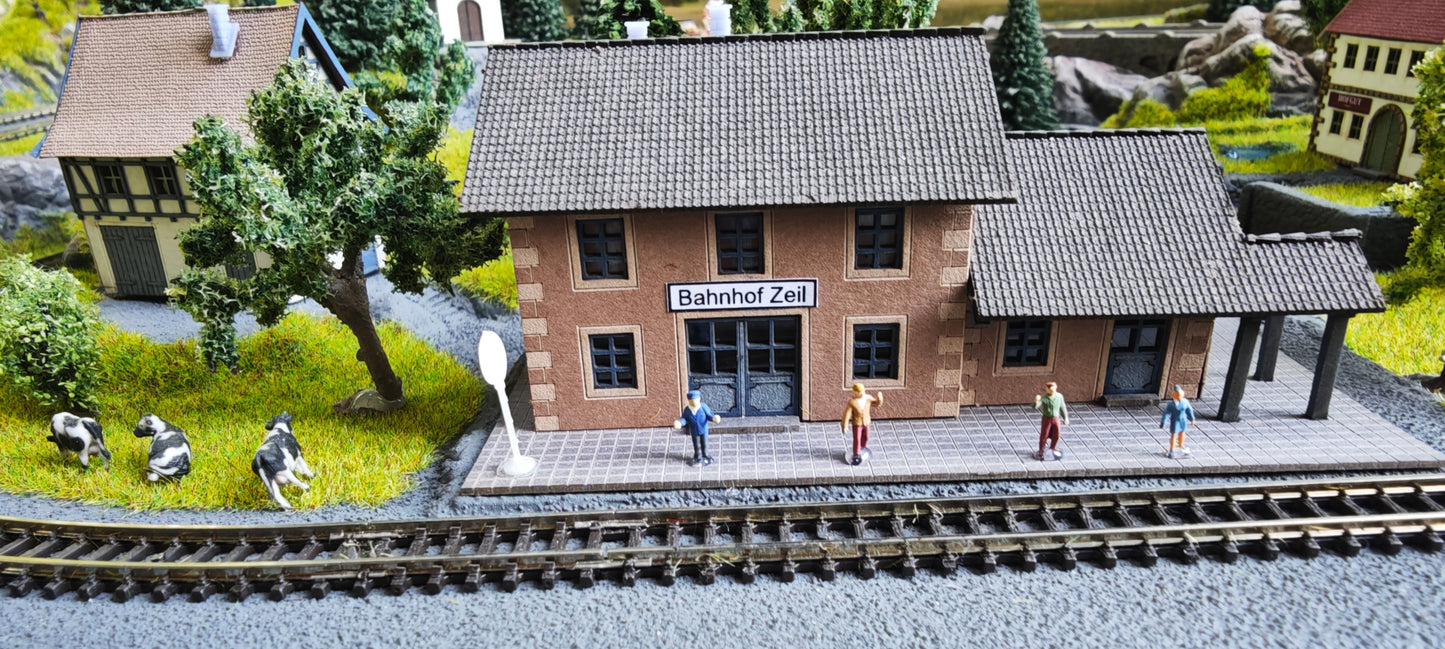 Noch Z 88303 Deluxe Two Trains Z Gauge Briefcase Layout "Meran" Enhanced 32" x 22"