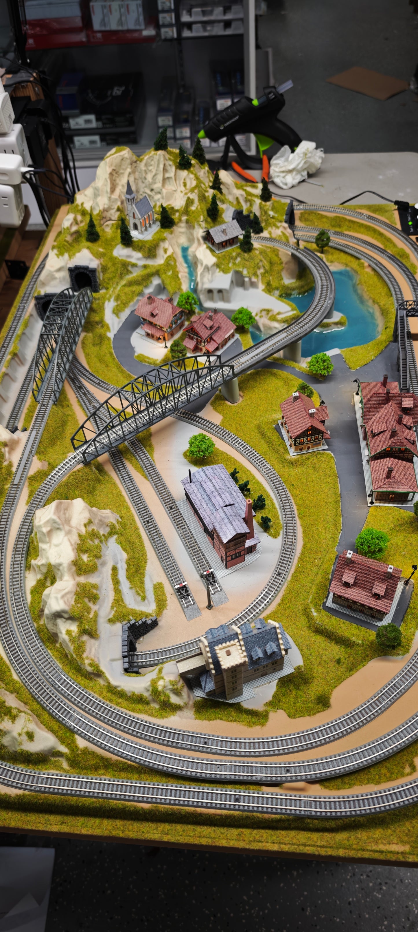 NOCH Z Finished European Cortina Layout 39x27 Custom Buildings,  Overpass.