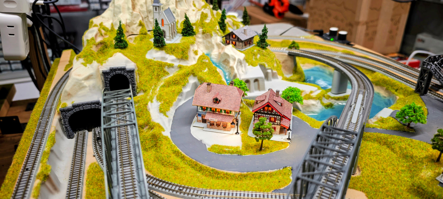 NOCH Z Finished European Cortina Layout 39x27 Custom Buildings,  Overpass.