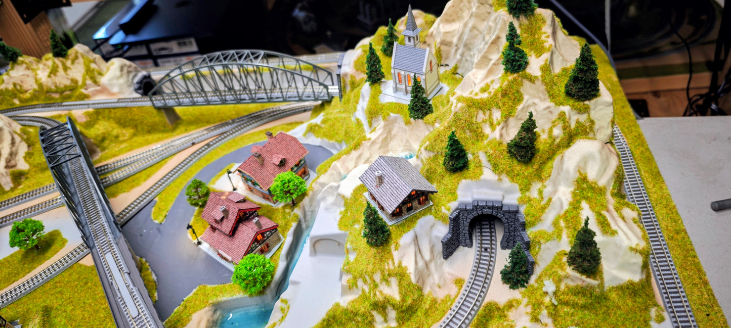 NOCH Z Finished European Cortina Layout 39x27 Custom Buildings,  Overpass.