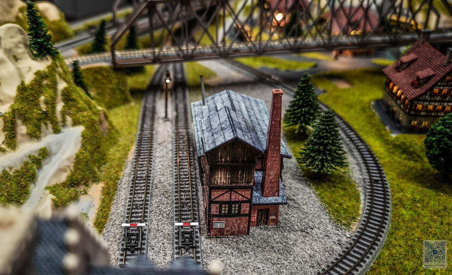 NOCH Z Finished European Cortina Layout 39x27 Custom Buildings,  Overpass.