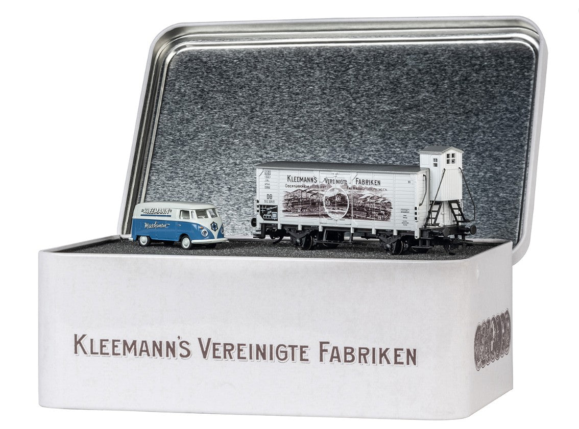 TRIX H0 24726 Museum Car Set for 2026