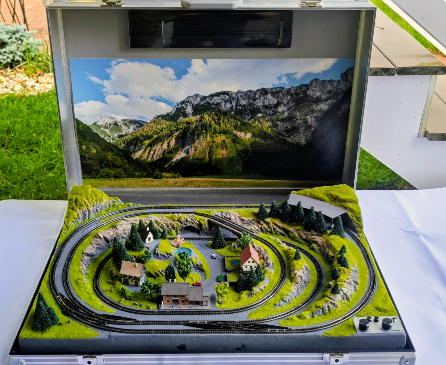 Noch Z 88303 Deluxe Two Trains Z Gauge Briefcase Layout "Meran" Enhanced 32" x 22"