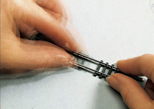 Trix N 14975 Minitrix Vario Track -- Adjustable: 3-13/32 to 4-23/32 86.5 to 120mm