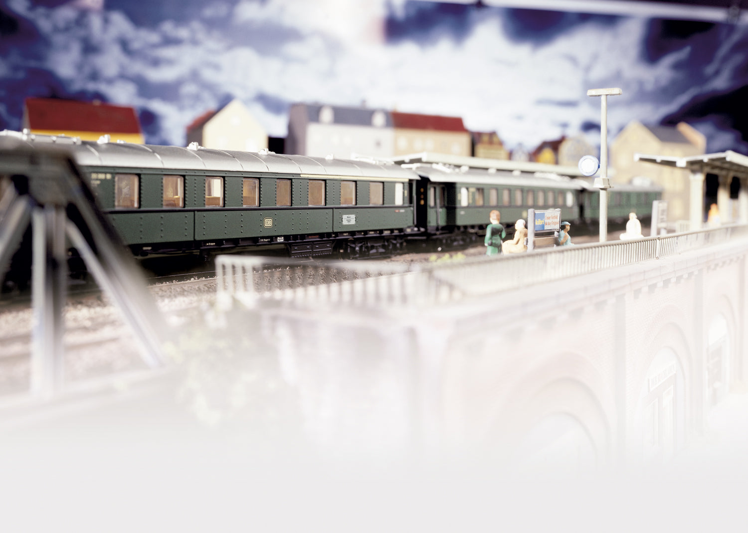 Trix N 15015 Limited Stop Fast Train Car Set
