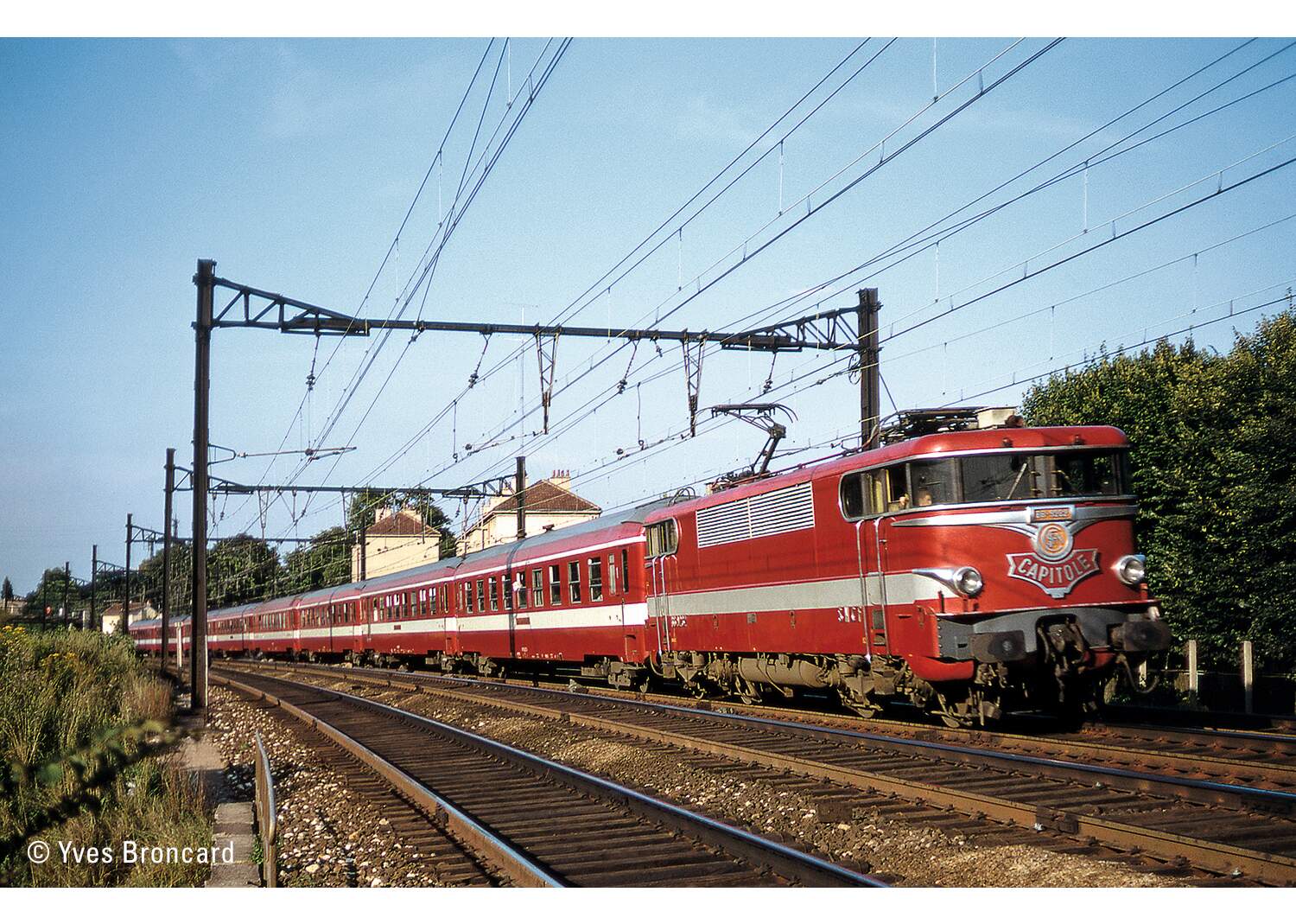 Trix N 15950 Le Capitole 3-Passenger Car Set - Ready to Run - Minitrix -- French State Railways SNCF (Era IV, red, white)