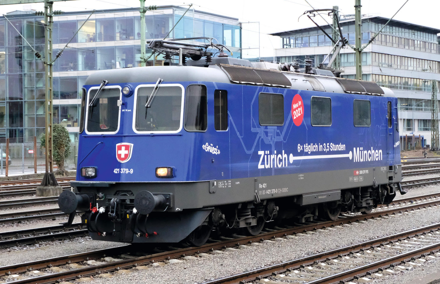 Trix HO 22666 Electric Locomotive Re 421 379 SBB  Zurich - Munich
