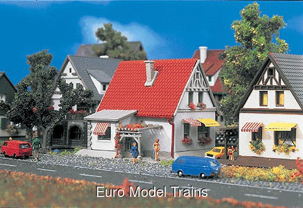 Vollmer Z 9574  White House w/Red Roof --