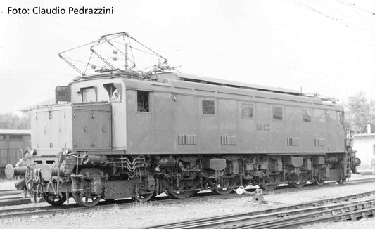 Piko H0 - Electric locomotive - 2 E 44 Models in a yellow/gray color scheme  with double arrow - NS - Catawiki